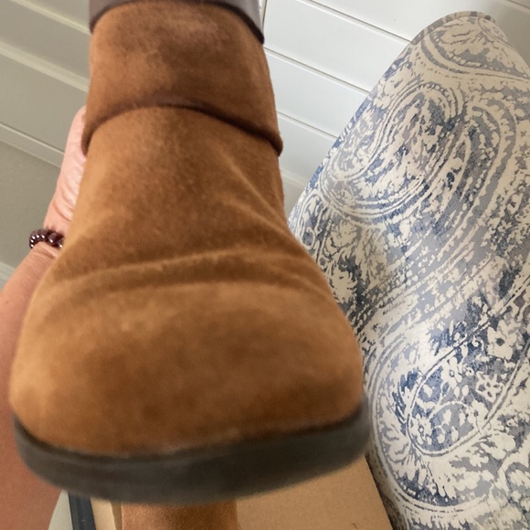 Clarks suede boots 9.5 - Picture 9 of 15